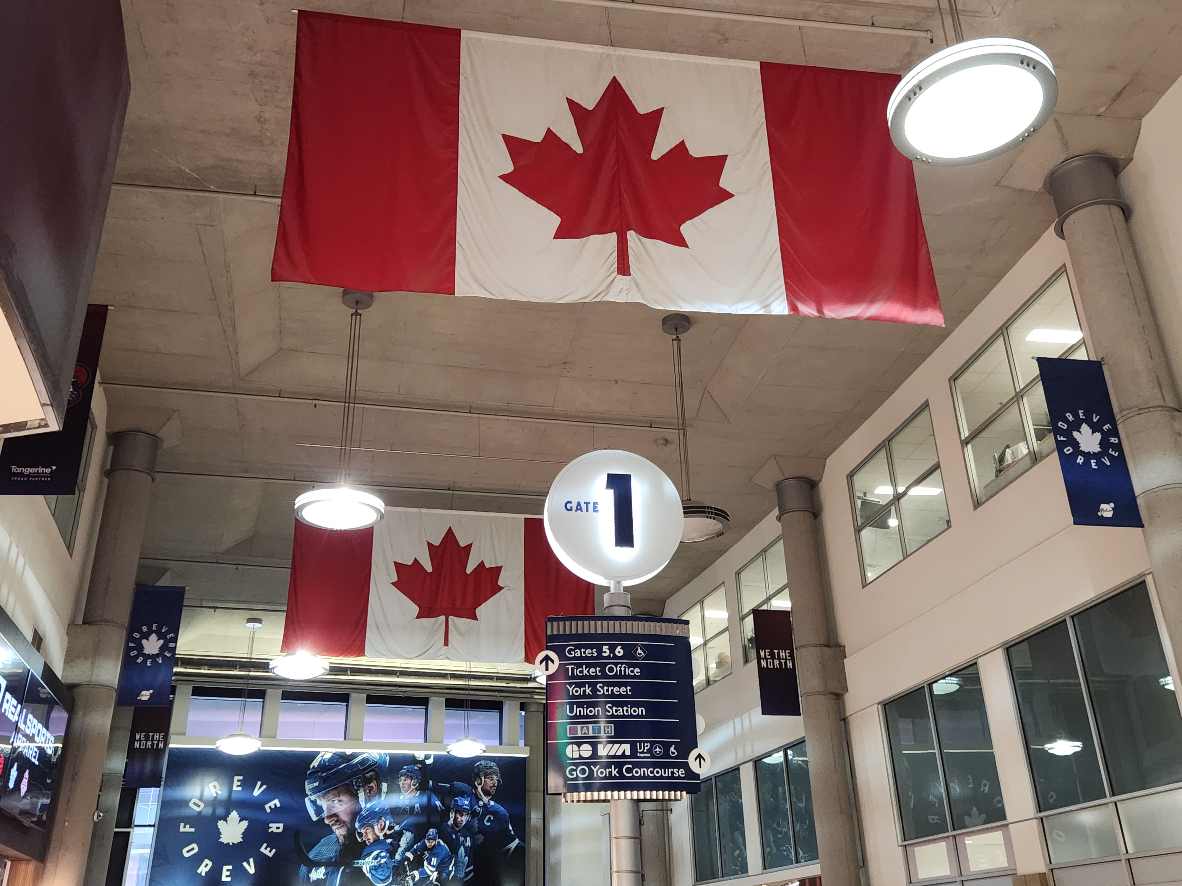 Union station canadian flag