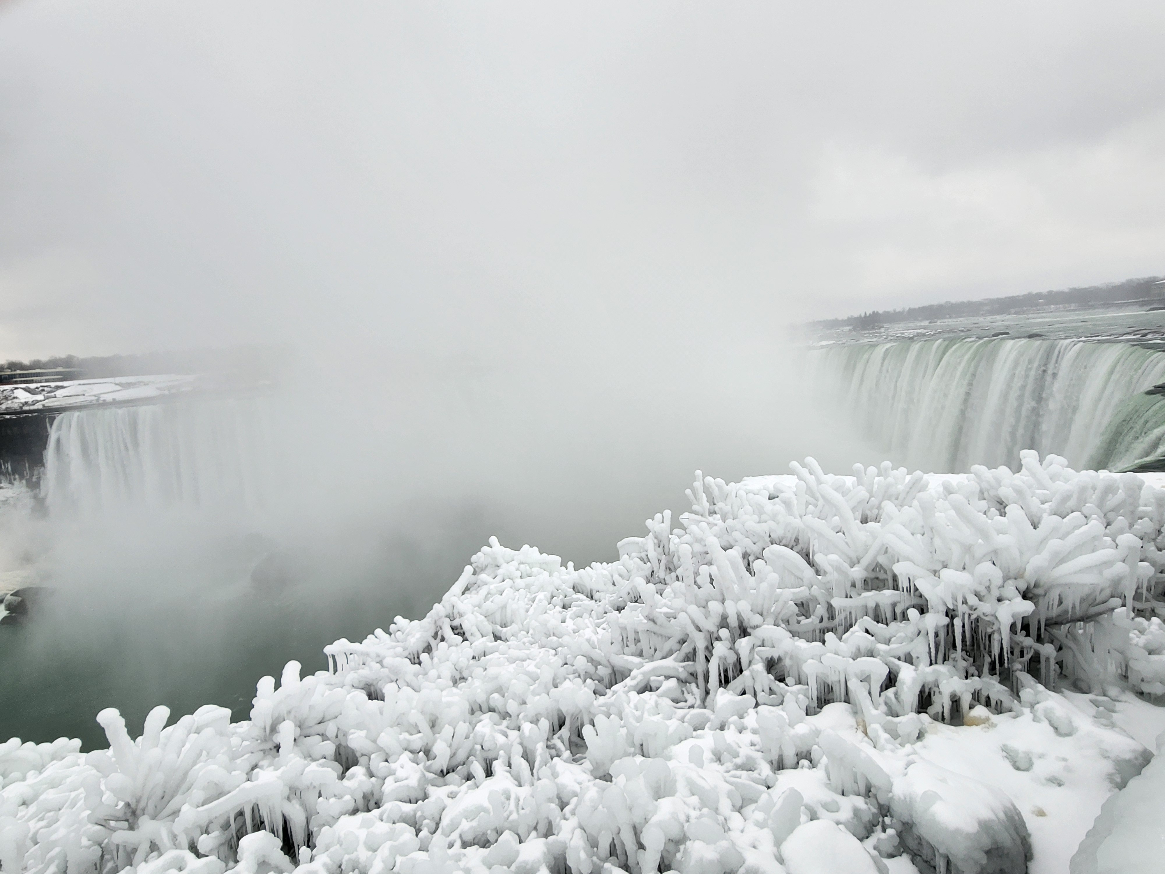 Niagara falls ice