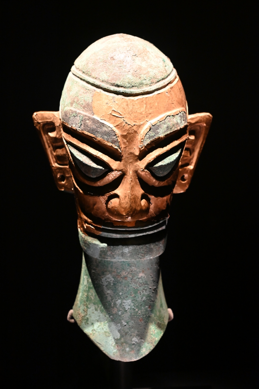 Sanxingdui bronze head